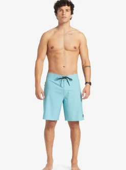 Quiksilver Shorts & Amphibians|Surfsilk Kaimana 19